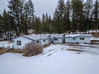 House for sale in Lac La Hache, 100 Mile House, 3559 S Cariboo 97 Highway, 263104430 | Realtylink.org
