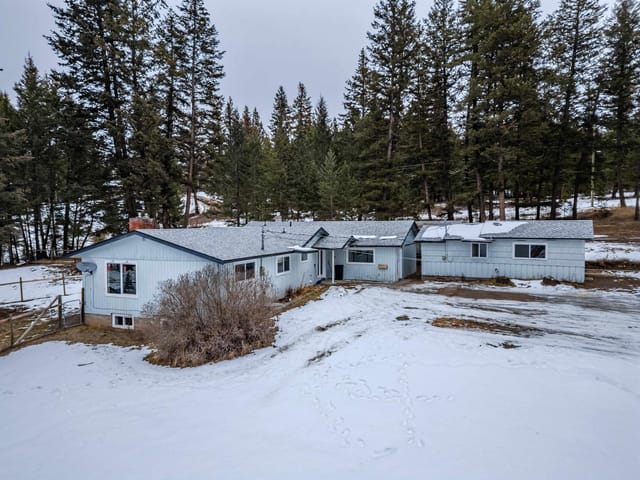 House for sale in Lac La Hache, 100 Mile House, 3559 S Cariboo 97 Highway, 263104430 | Realtylink.org