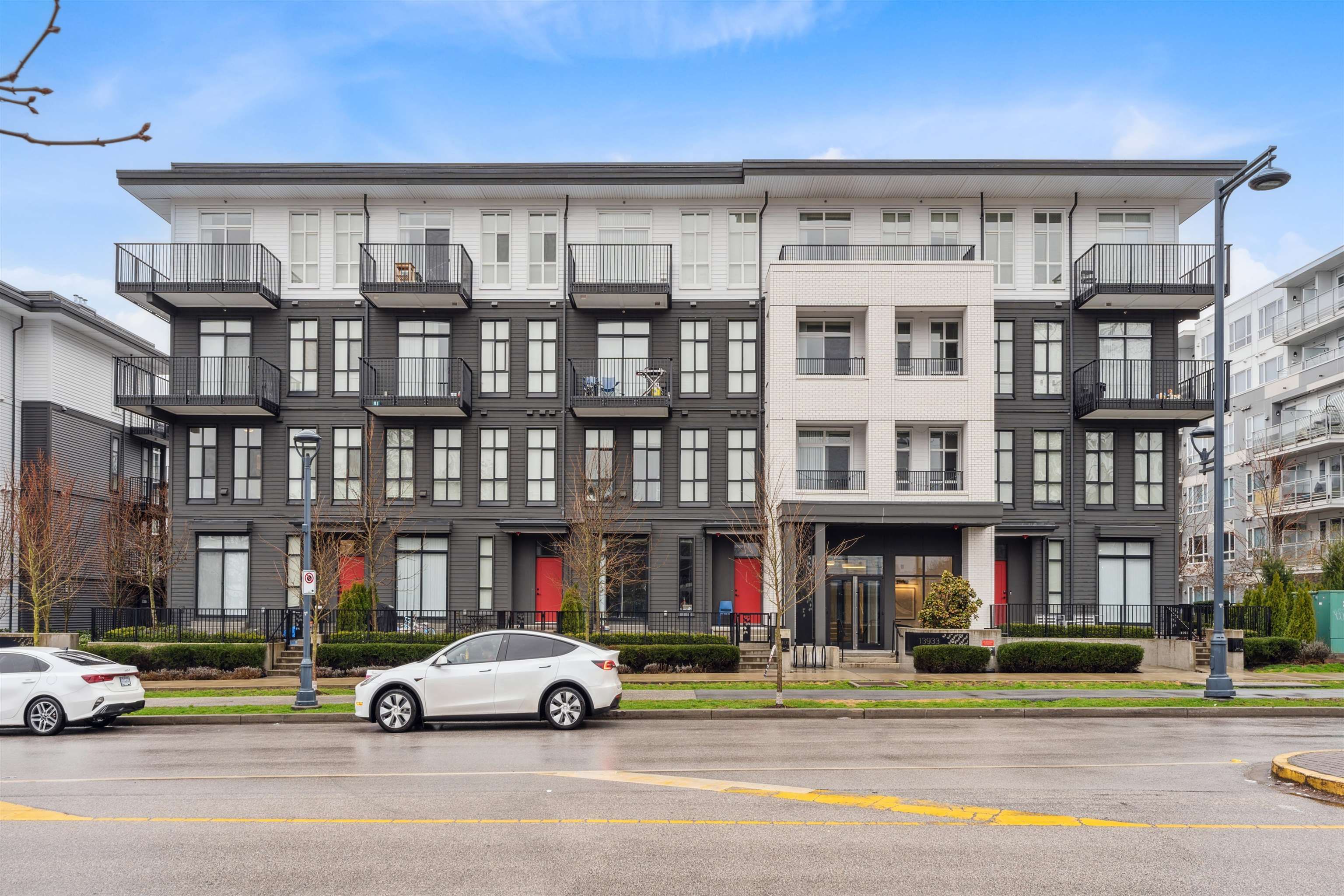 Apartment for sale in Surrey, North Surrey, 210 13933 105 Boulevard, 263104568 | Realtylink.org