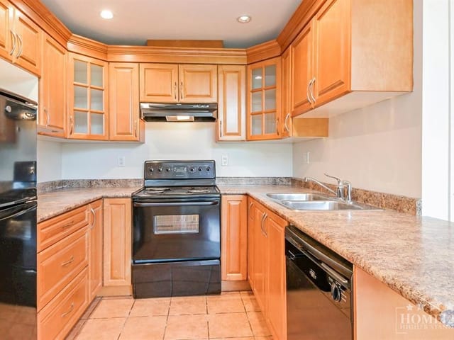 Apartment for sale in Surrey, South Surrey White Rock, 201 2828 152 Street, 263104780 | Realtylink.org