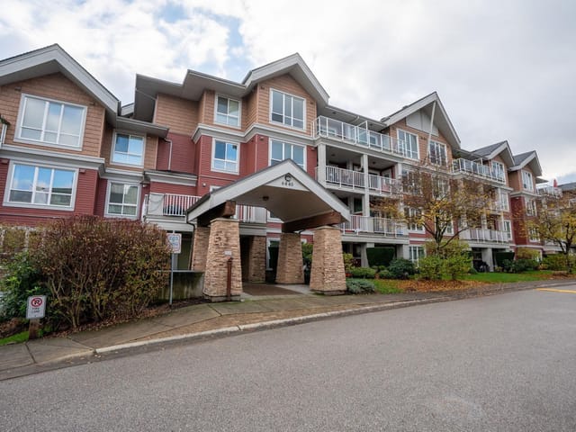 Apartment for sale in Surrey, Cloverdale, 413 6440 194 Avenue, 263104849 | Realtylink.org