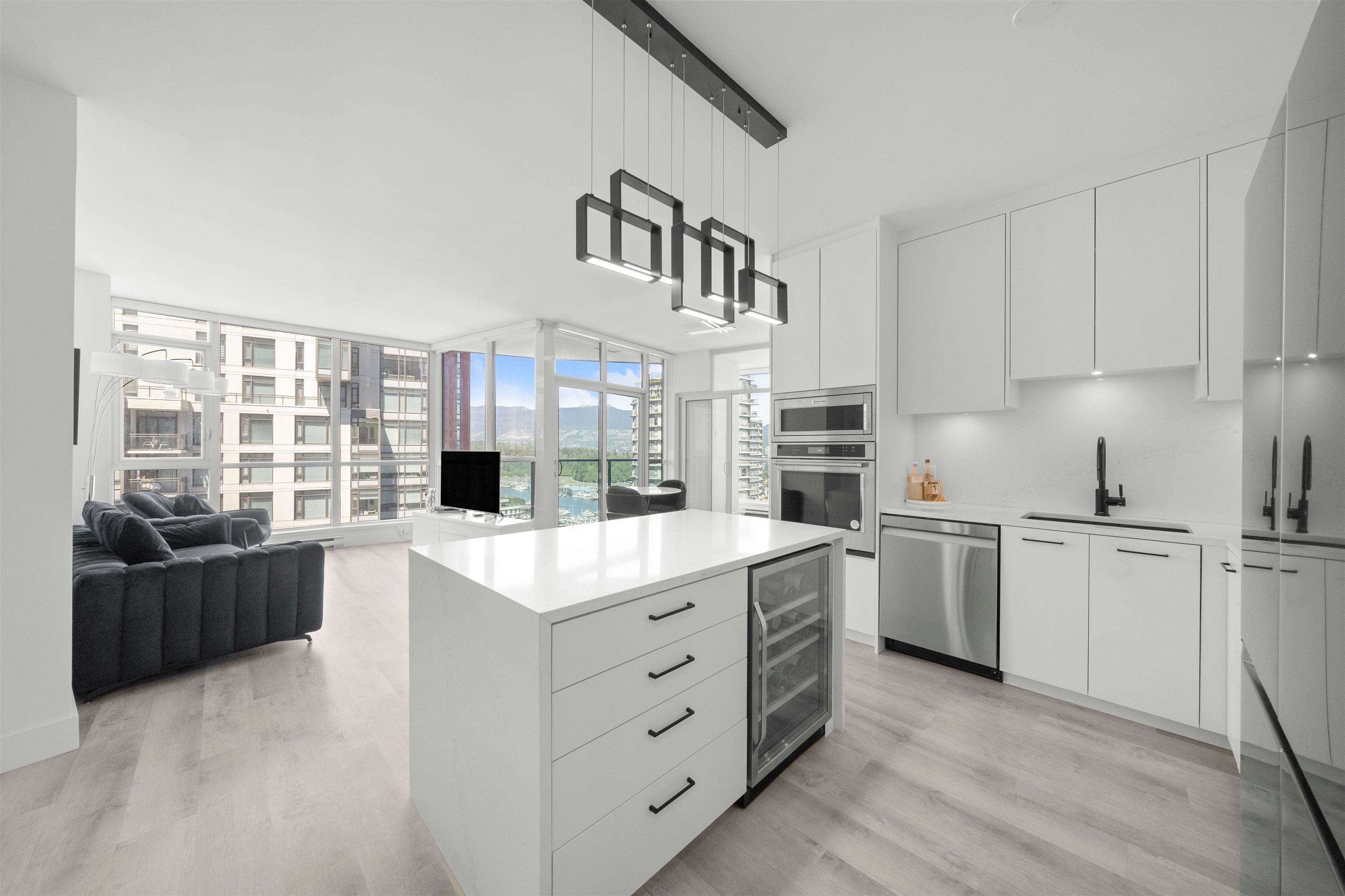 Apartment for sale in Vancouver, Vancouver West, 2201 1189 Melville Street, 263104907 | Realtylink.org