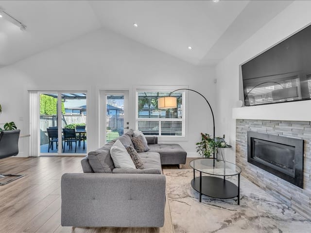 1/2 Duplex for sale in Burnaby, Burnaby East, 7430 Canada Way, 263105144 | Realtylink.org