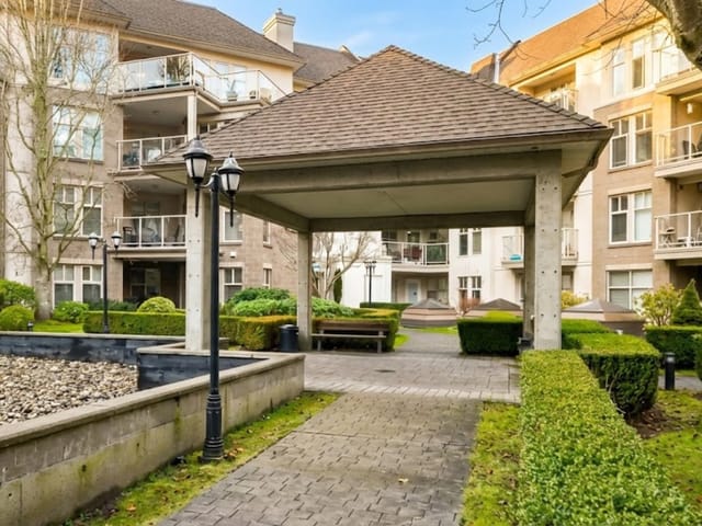 Apartment for sale in Surrey, South Surrey White Rock, 205 1929 154 Street, 263105155 | Realtylink.org