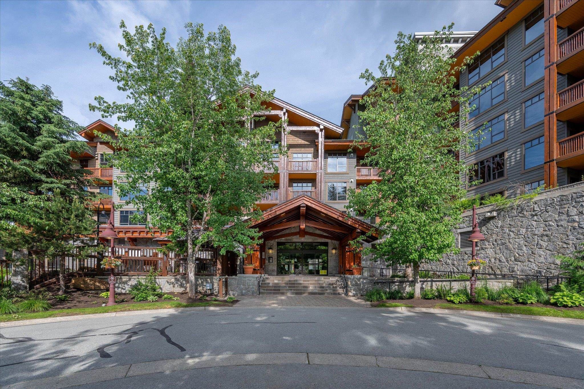 Apartment for sale in Whistler, Whistler, 208 2202 Gondola Way, 263105169 | Realtylink.org