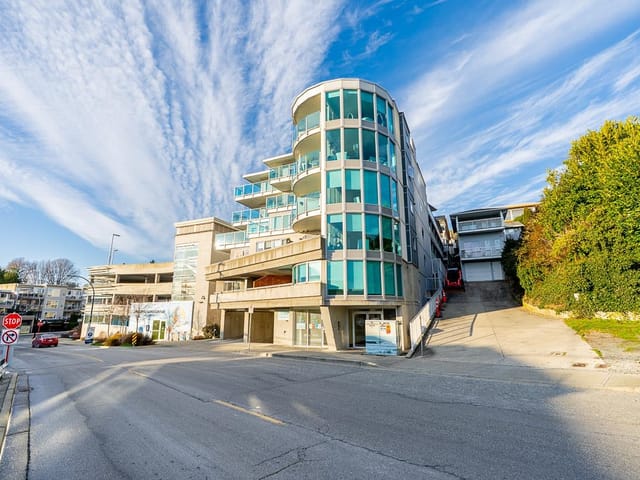 Apartment for sale in White Rock, South Surrey White Rock, 603 14955 Victoria Avenue, 263105209 | Realtylink.org