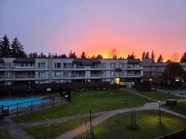 Apartment for sale in Surrey, South Surrey White Rock, 321 1850 E Southmere Crescent, 263105833 | Realtylink.org
