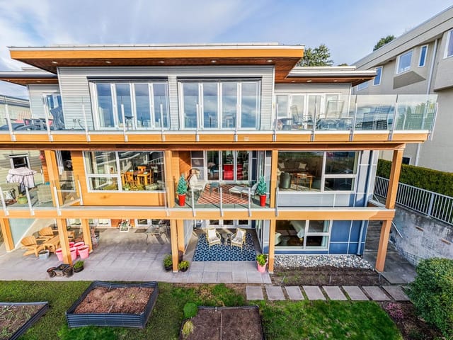 Townhouse for sale in White Rock, South Surrey White Rock, 14976 Beachview Avenue, 263106466 | Realtylink.org