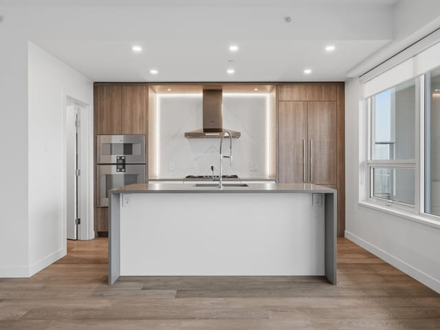 Apartment for sale in White Rock, South Surrey White Rock, 1302 1441 Johnston Road, 263106479 | Realtylink.org