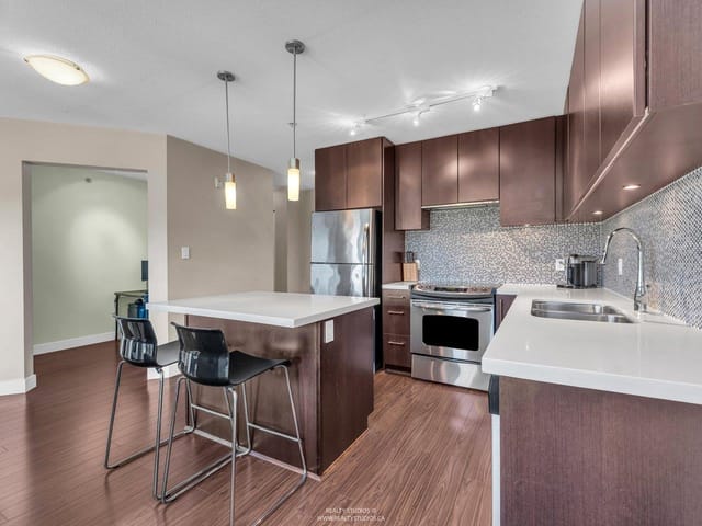 Apartment for sale in Surrey, South Surrey White Rock, 414 15735 Croydon Drive, 263106485 | Realtylink.org