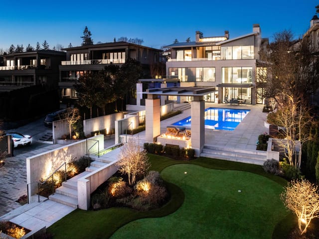 House for sale in Surrey, South Surrey White Rock, 13386 Marine Drive, 263106538 | Realtylink.org