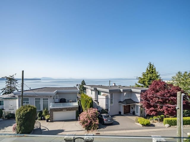 House for sale in White Rock, South Surrey White Rock, 14433 Sunset Lane, 263106668 | Realtylink.org
