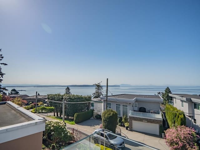 House for sale in White Rock, South Surrey White Rock, 14433 Sunset Lane, 263106668 | Realtylink.org