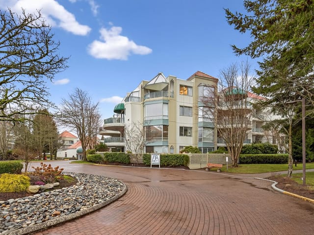 Apartment for sale in Surrey, South Surrey White Rock, 109 1785 Martin Drive, 263106815 | Realtylink.org