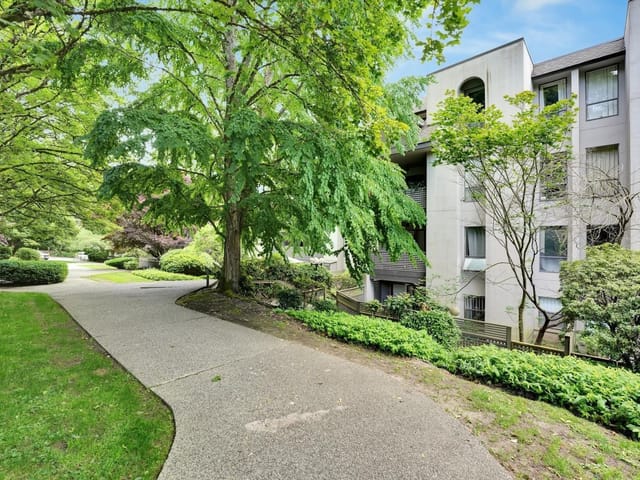 Apartment for sale in Burnaby, Burnaby North, 108 1955 Woodway Place, 263107207 | Realtylink.org