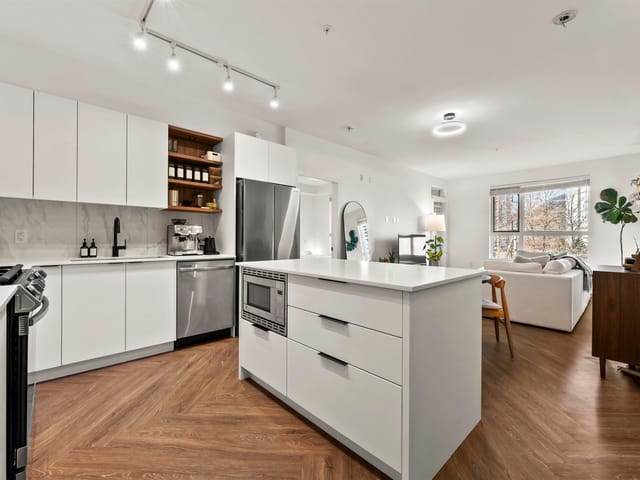 Apartment for sale in Port Moody, Port Moody, 411 3229 St Johns Street, 263107344 | Realtylink.org