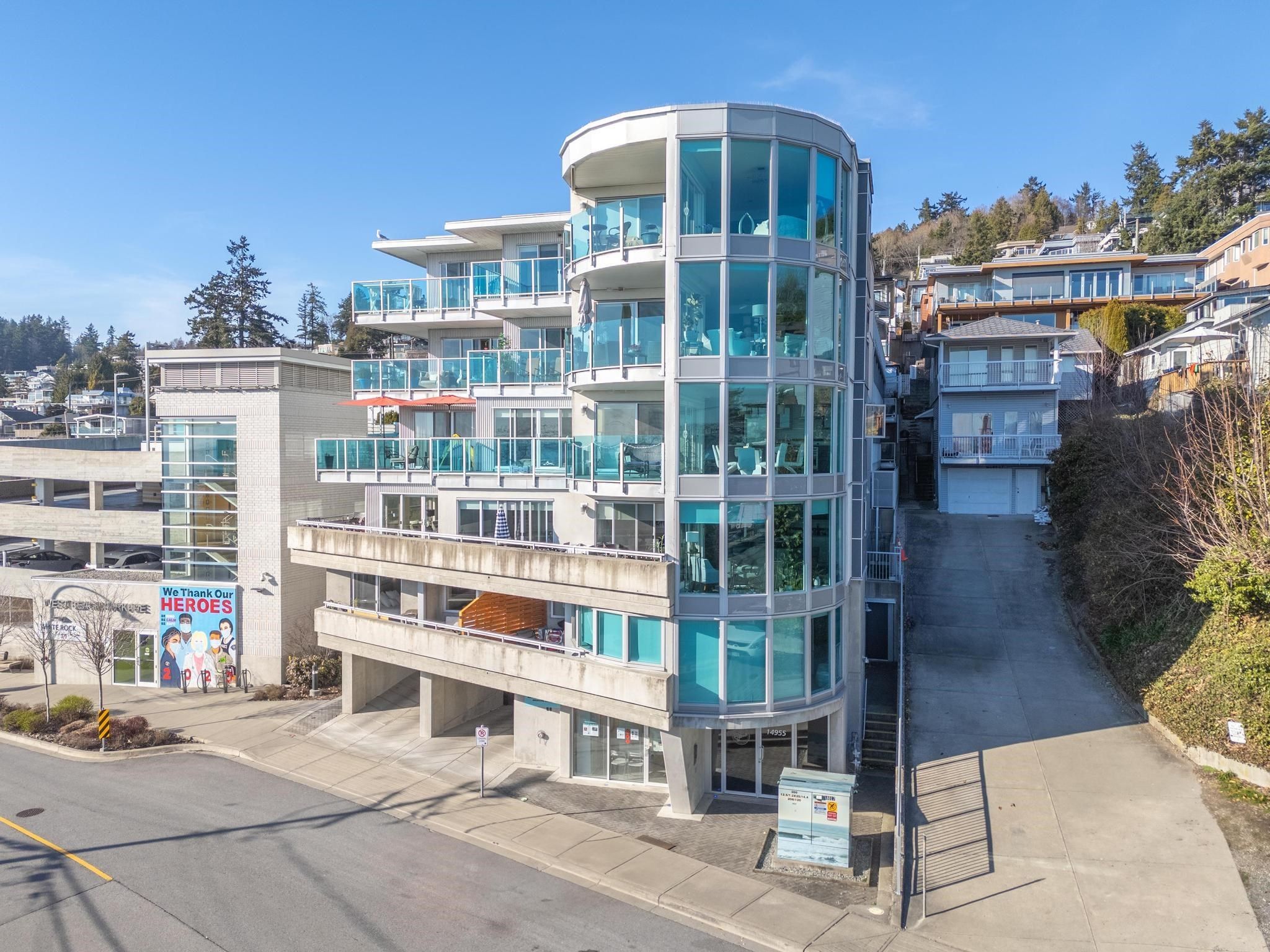 Apartment for sale in White Rock, South Surrey White Rock, 202 14955 Victoria Avenue, 263107361 | Realtylink.org