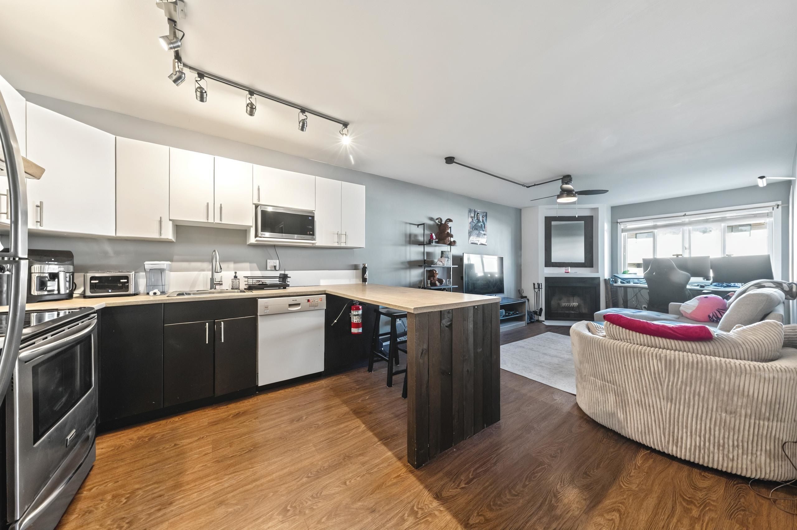 Apartment for sale in Coquitlam, Coquitlam, 301 1209 Howie Avenue, 263107460 | Realtylink.org