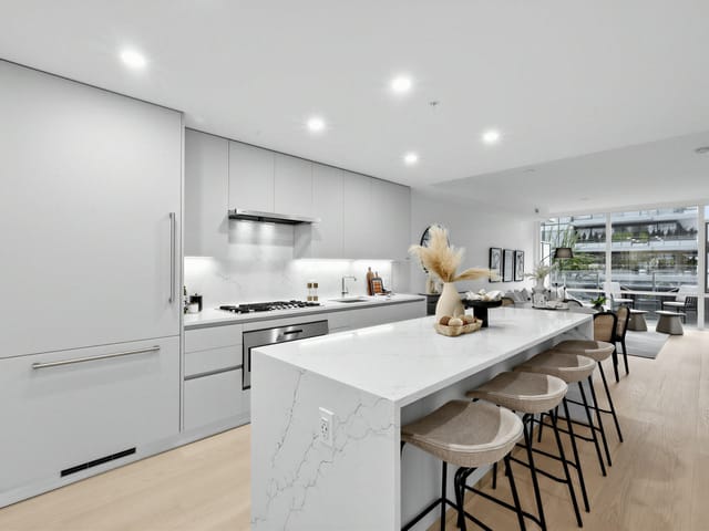 Apartment for sale in West Vancouver, West Vancouver, 205 1331 Marine Drive, 263107509 | Realtylink.org