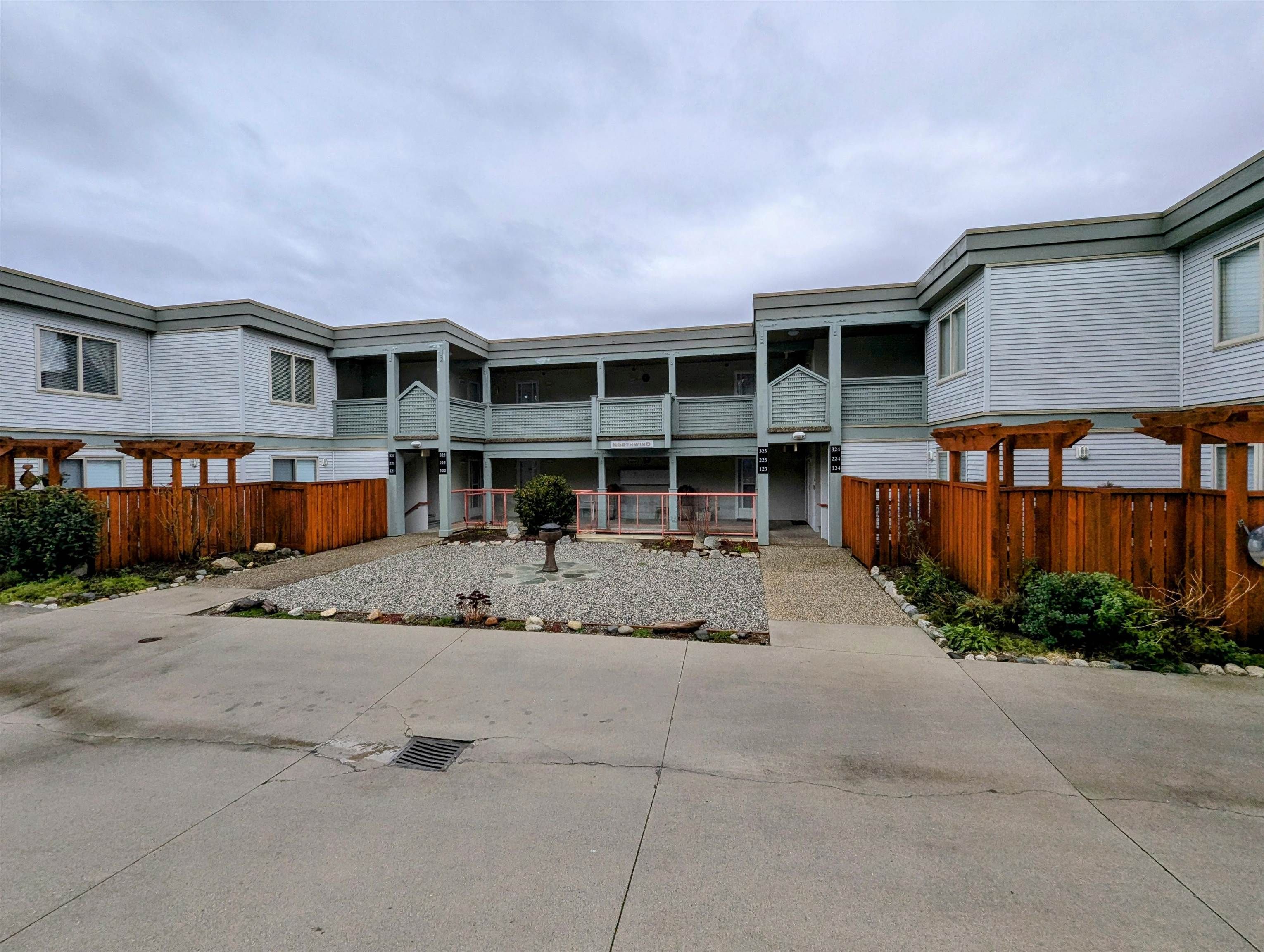 Apartment for sale in Sechelt, Sunshine Coast, 322 5780 Trail Avenue, 263107515 | Realtylink.org