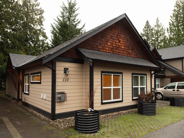 Apartment for sale in Gibsons, Sunshine Coast, 110 518 Shaw Road, 263107530 | Realtylink.org