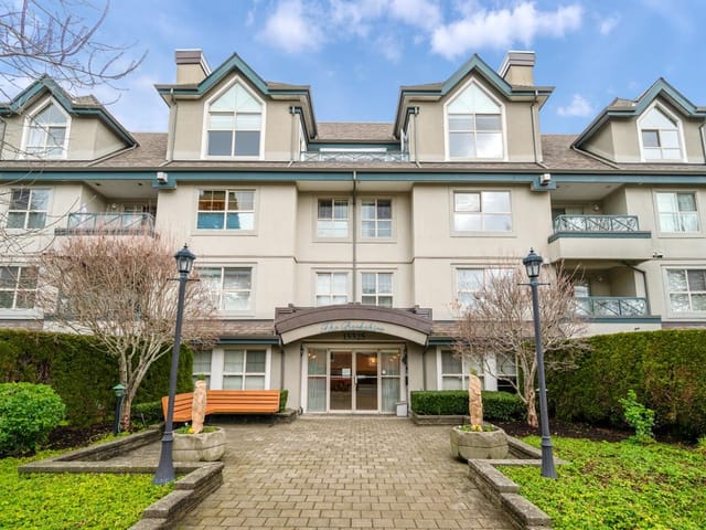 Apartment for sale in Surrey, South Surrey White Rock, 302 15325 17 Avenue, 263107573 | Realtylink.org