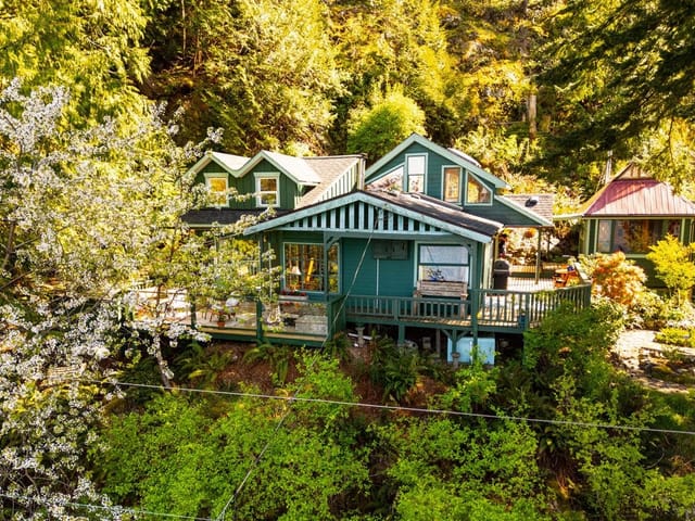 House for sale in Bowen Island, Bowen Island, 1587 Mount Gardner Road, 263107875 | Realtylink.org