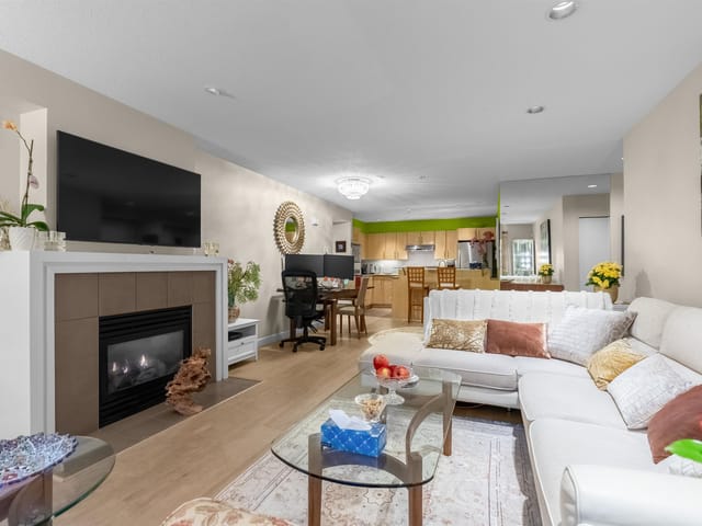 Apartment for sale in North Vancouver, North Vancouver, 104 3750 Edgemont Boulevard, 263108135 | Realtylink.org