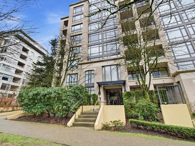 Apartment for sale in Burnaby, Burnaby North, 900 9300 University Crescent, 263108159 | Realtylink.org