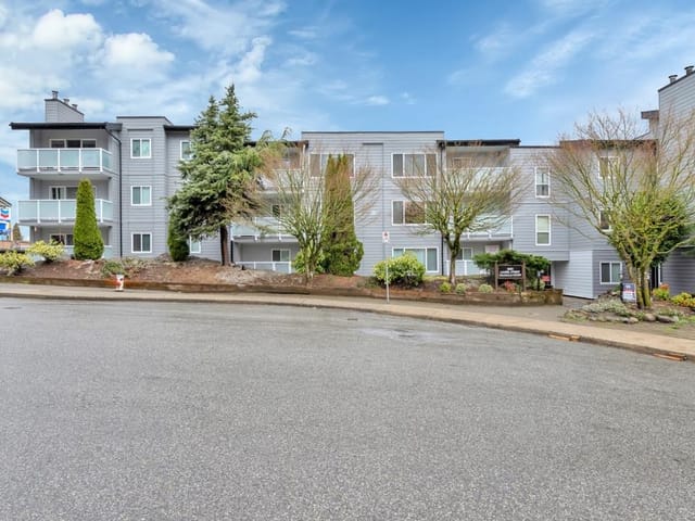 Apartment for sale in Burnaby, Burnaby South, 109 3883 Laurel Street, 263108331 | Realtylink.org