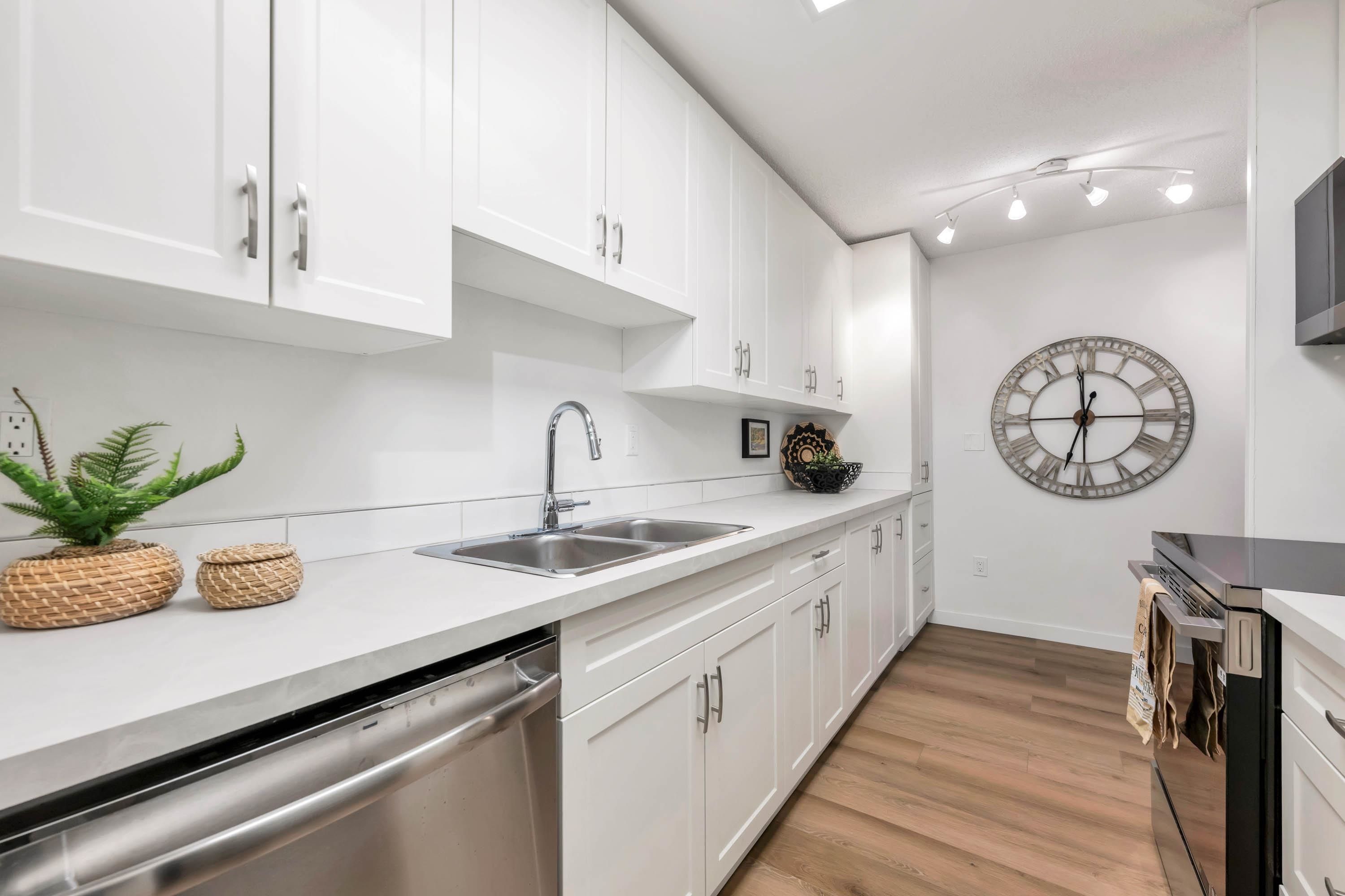 Apartment for sale in White Rock, South Surrey White Rock, 107 15020 North Bluff Road, 263108378 | Realtylink.org