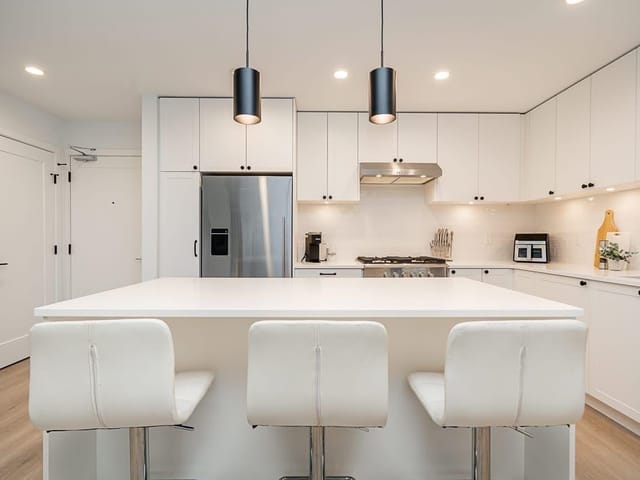 Apartment for rent in Surrey, South Surrey White Rock, 201 2425 166 Street, 263109192 | Realtylink.org