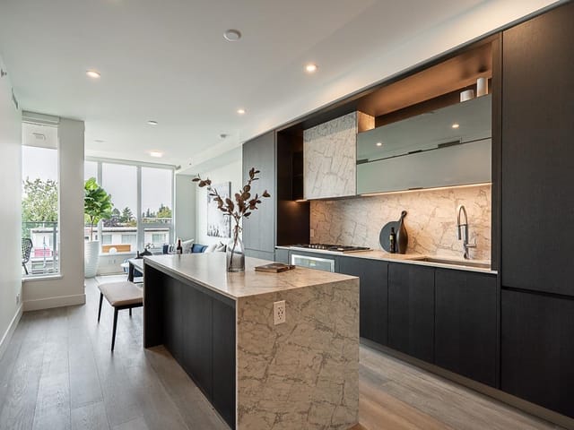 Apartment for sale in White Rock, South Surrey White Rock, 317 1342 Johnston Road, 263109210 | Realtylink.org