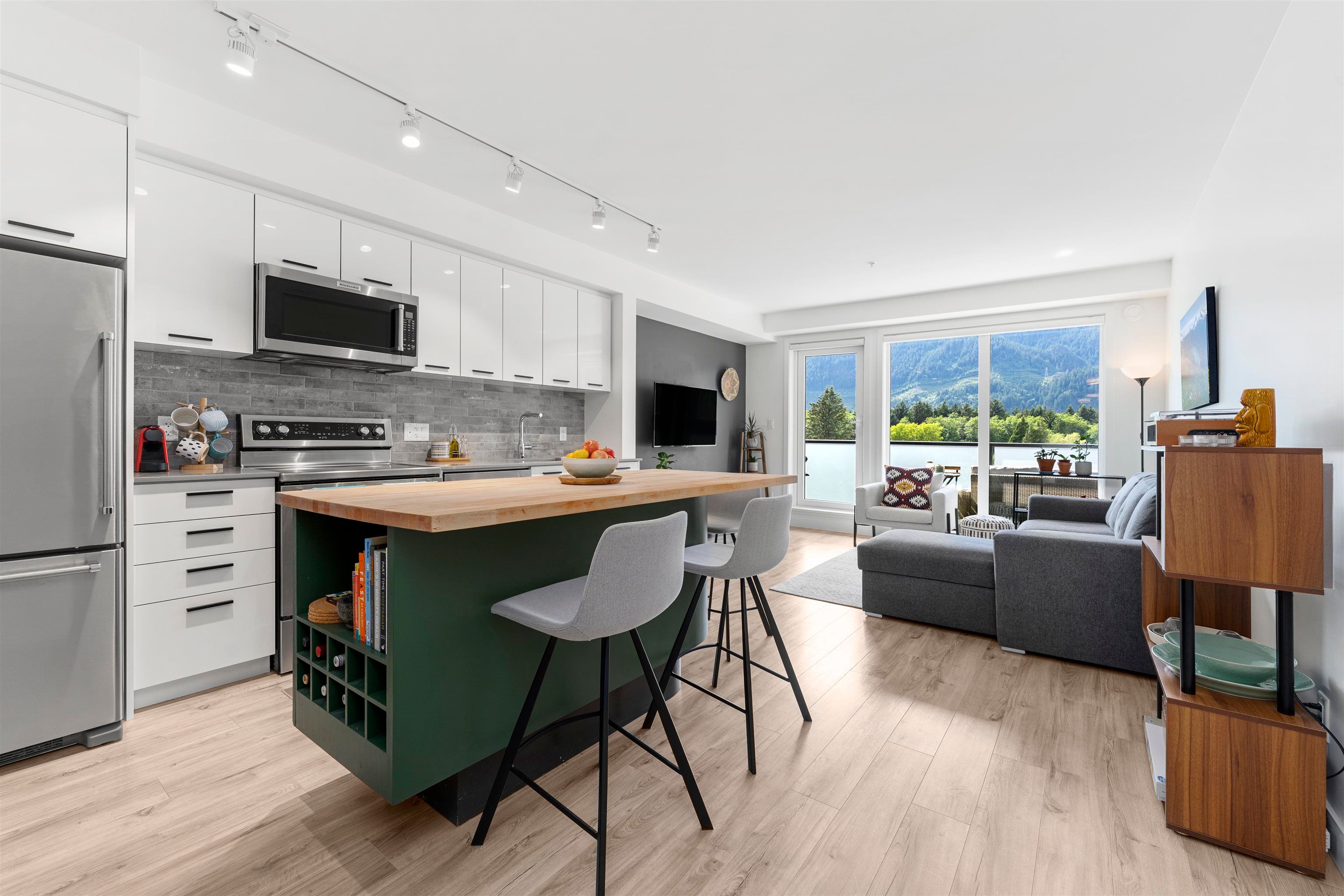 Apartment for sale in Squamish, Squamish, 509 38013 Third Avenue, 263109254 | Realtylink.org