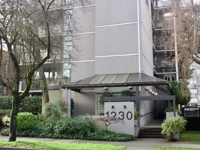 Apartment for sale in Vancouver, Vancouver West, 402 1230 Comox Street, 263109473 | Realtylink.org