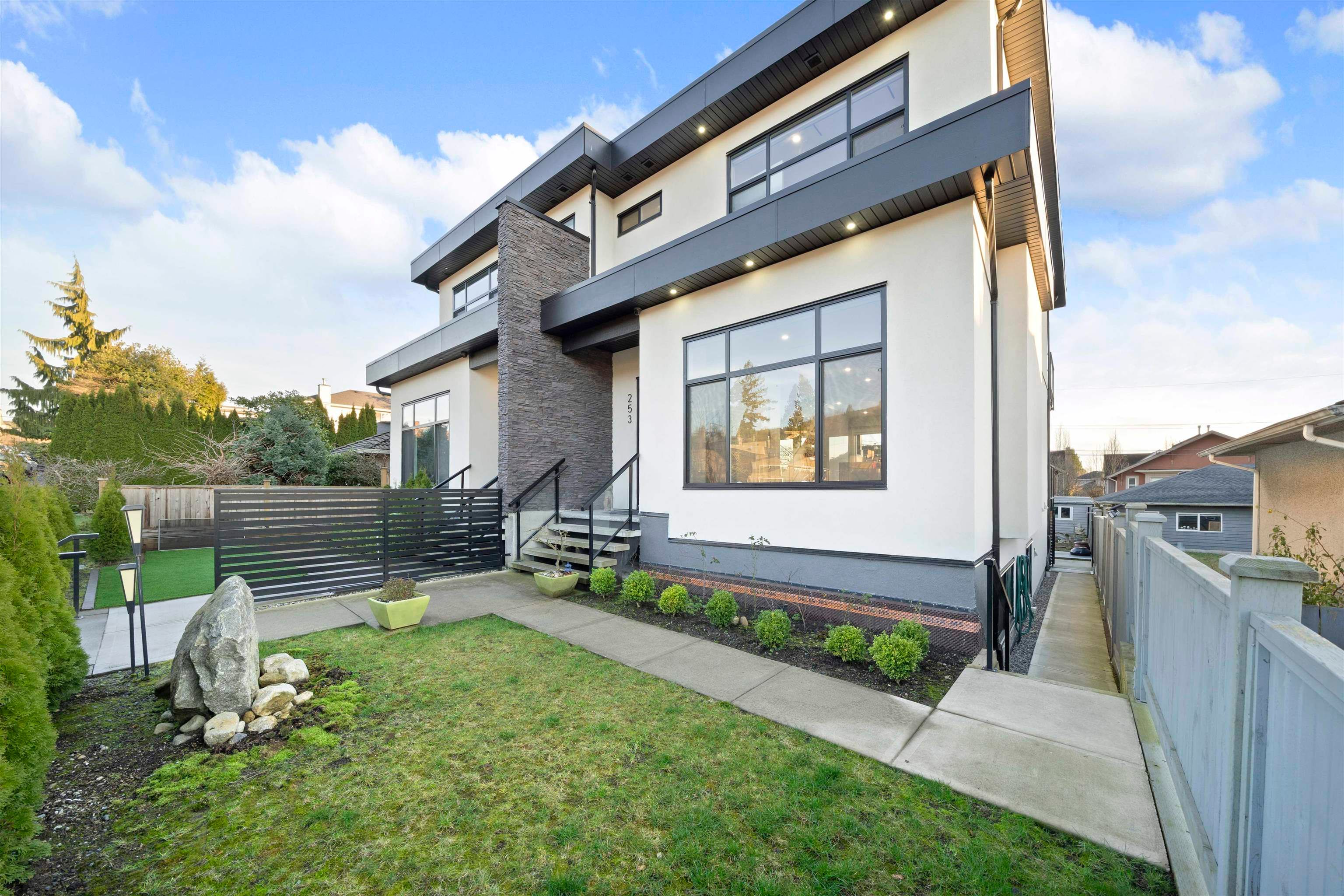 1/2 Duplex for sale in North Vancouver, North Vancouver, 253 W 18th Street, 263109745 | Realtylink.org