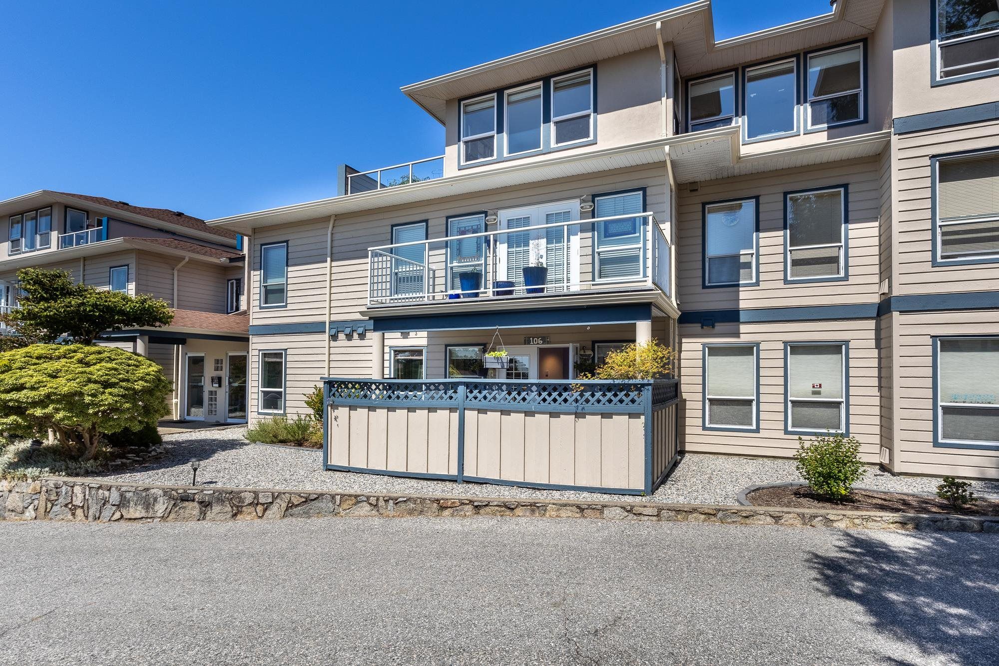 Apartment for sale in Sechelt, Sunshine Coast, 106 5768 Marine Way, 263110040 | Realtylink.org