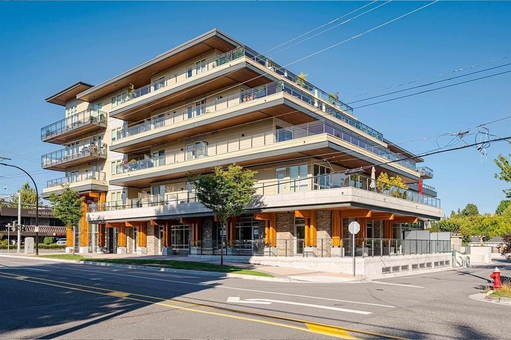 Apartment for sale in White Rock, South Surrey White Rock, 203 14022 North Bluff Road, 263110134 | Realtylink.org