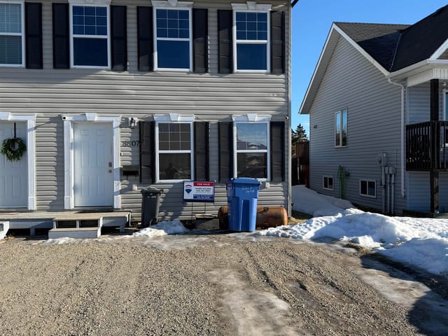 1/2 Duplex for sale in Fort St. John, Fort St. John, 8807 79a Street, 263110224 | Realtylink.org