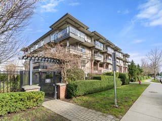 Apartment for sale in Surrey, South Surrey White Rock, 204 15357 17a Avenue, 263110333 | Realtylink.org