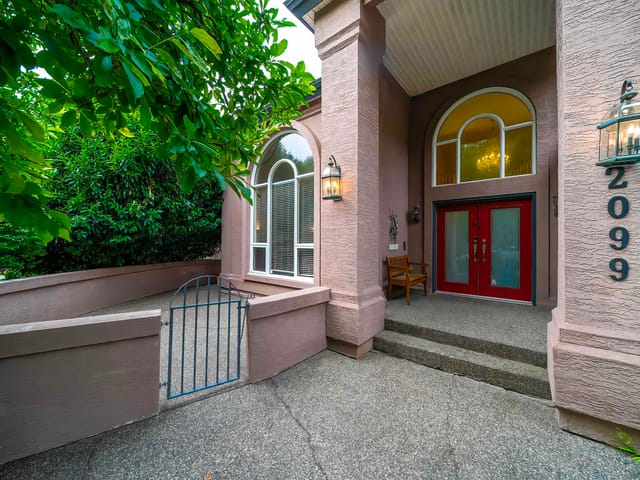 House for sale in Surrey, South Surrey White Rock, 2099 132a Street, 263110339 | Realtylink.org