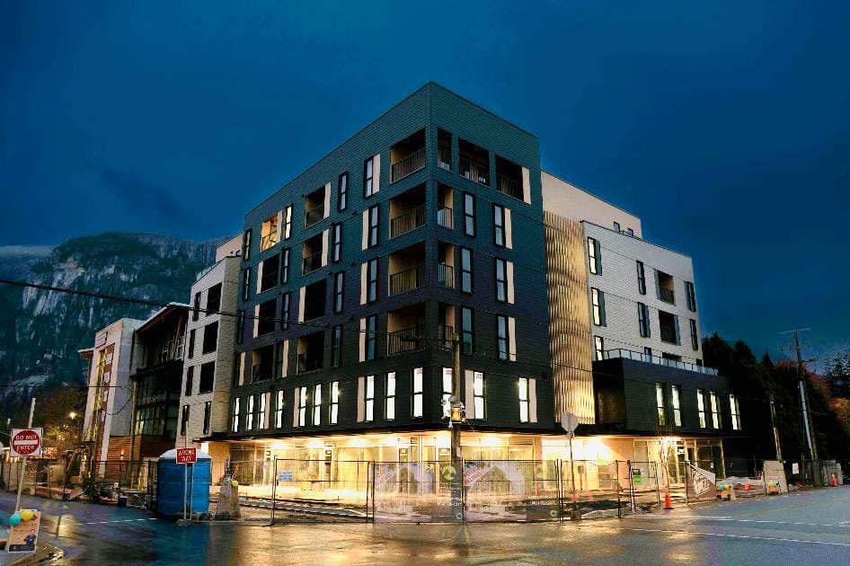 Apartment for sale in Squamish, Squamish, 406 37994 Second Avenue, 263110395 | Realtylink.org