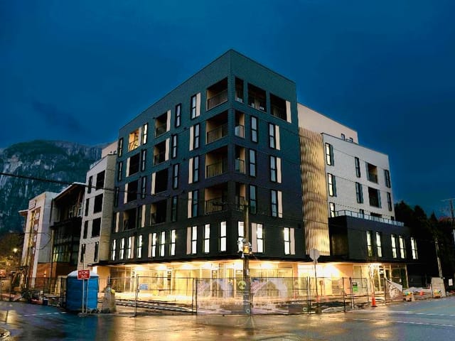 Apartment for sale in Squamish, Squamish, 406 37994 Second Avenue, 263110395 | Realtylink.org