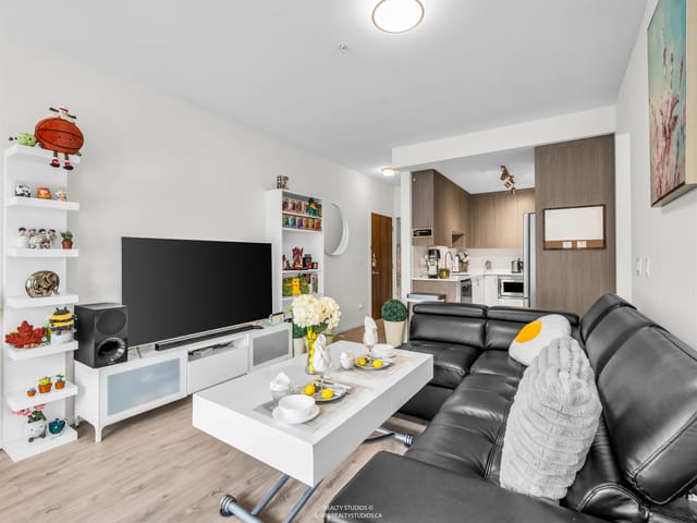 Apartment for sale in Burnaby, Burnaby South, 226 6283 Kingsway Avenue, 263110402 | Realtylink.org