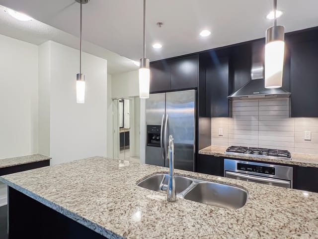 Apartment for sale in Burnaby, Burnaby East, 905 7088 18th Avenue, 263110597 | Realtylink.org