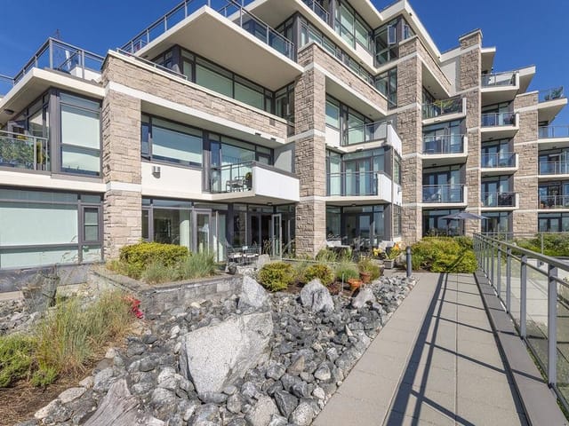 Apartment for sale in Sechelt, Sunshine Coast, 203 5665 Teredo Street, 263110756 | Realtylink.org