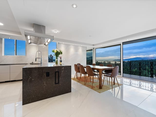 Apartment for sale in Vancouver, Vancouver West, 1501 845 Chilco Street, 263111155 | Realtylink.org