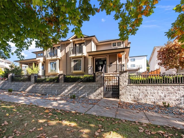 1/2 Duplex for sale in New Westminster, New Westminster, 627 Thirteenth Street, 263111654 | Realtylink.org