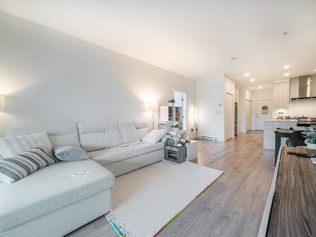 Apartment for sale in Burnaby, Burnaby East, 404 7169 14th Avenue, 263111934 | Realtylink.org