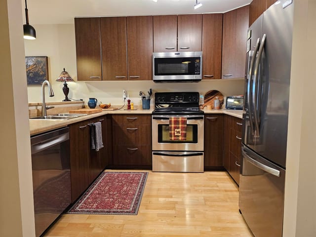 Apartment for sale in Sechelt, Sunshine Coast, 404 5631 Inlet Avenue, 263111990 | Realtylink.org